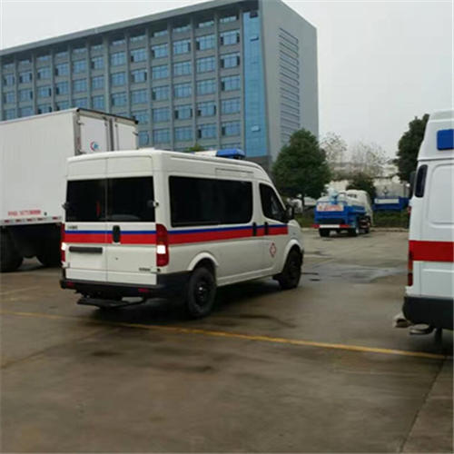 東風(fēng)御風(fēng)短軸救護(hù)車 東風(fēng)御風(fēng)短軸救護(hù)車