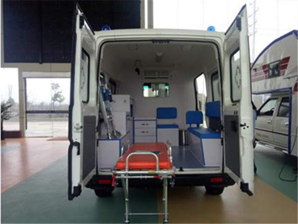 東風(fēng)御風(fēng)短軸救護(hù)車 東風(fēng)御風(fēng)短軸救護(hù)車