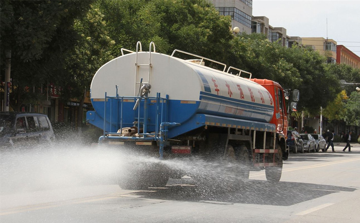 灑水車也可以高大上,湖北程力東風D9灑水車引潮流